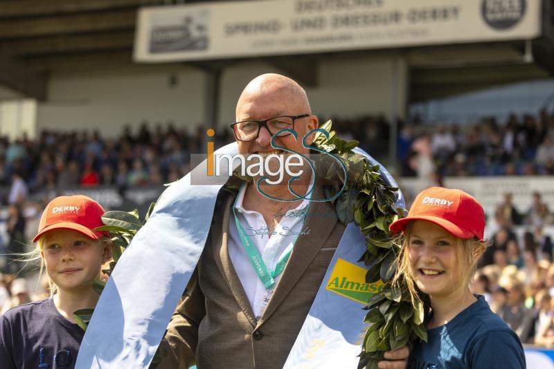 dressage PrizeGiving_Hamburg_20240512_SS350697.jpg